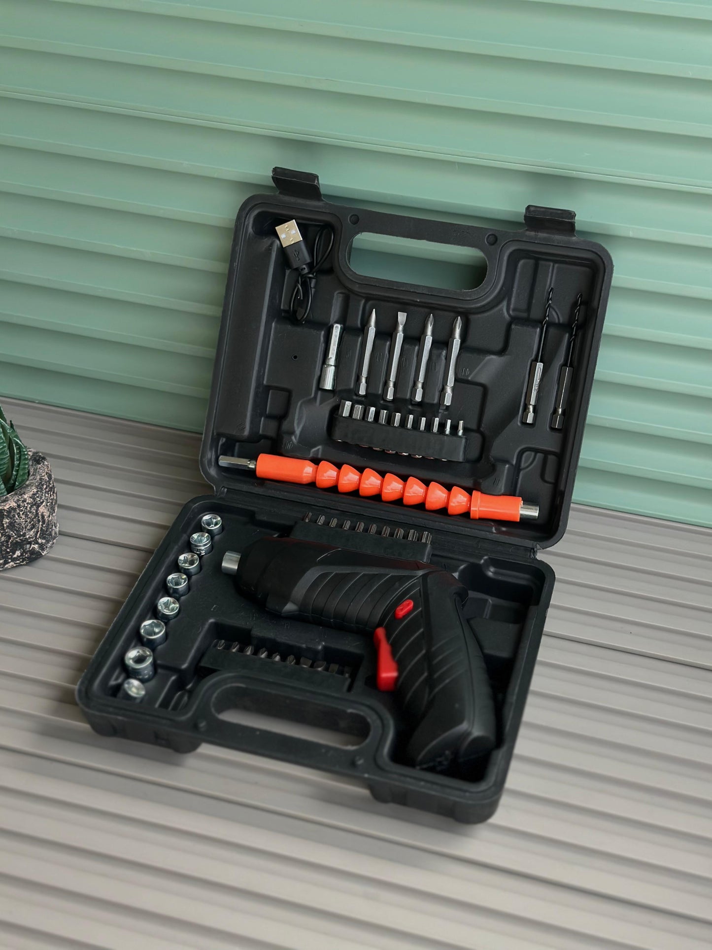 Rechargeable Electric Screwdriver Set